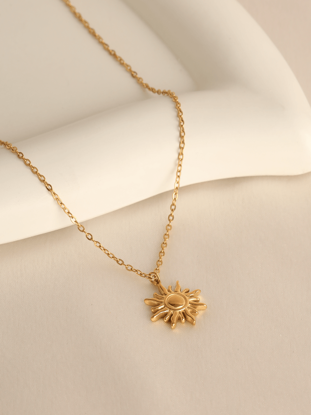 Leo Pendent Necklace